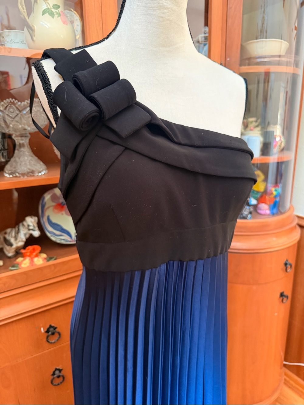 Vtg Betsy & Adam black pleated cocktail midi dress - Picture 6 of 11